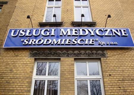 Szyld podświetlany z aluminium na konstrukcji stalowej z liter blokowych 3D