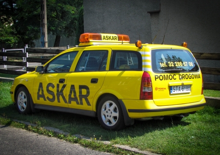 Reklama na samochodzie, oklejenie samochodu pomoc drogowa